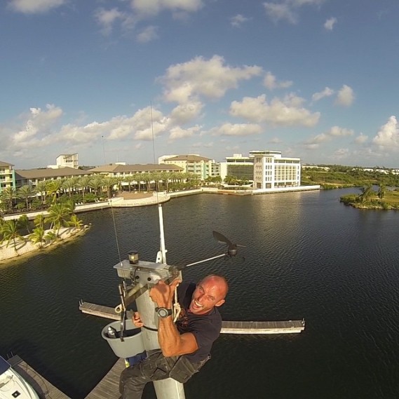 Mast job in Camana bay in cayman island #caymanisland #lagoon380 #lagoon #baydreamer #sailing