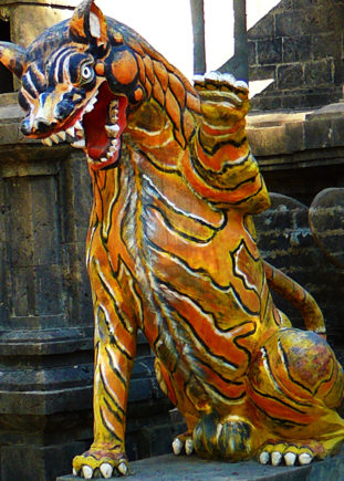 statue